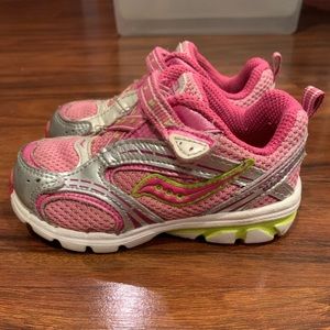 Toddler Girls Saucony Blaze Sneaker size 6.5